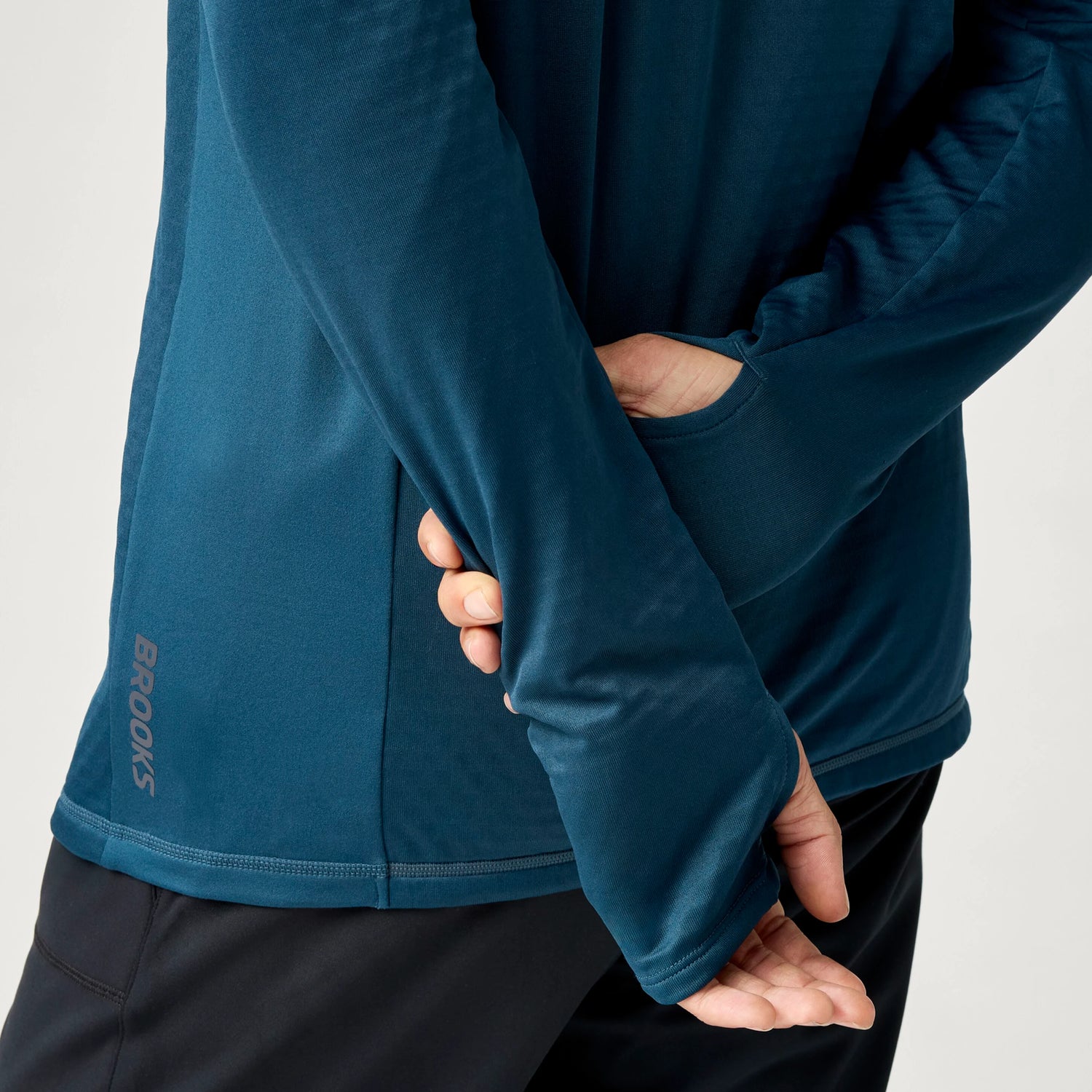 Brooks Momentum Thermal Hoodie Indigo